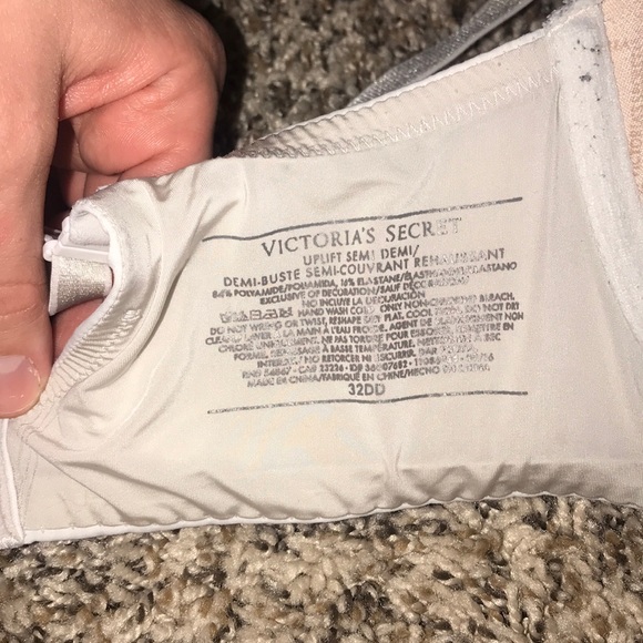 Victoria’s Secret White Uplift Semi Demi Bra - Picture 4 of 4